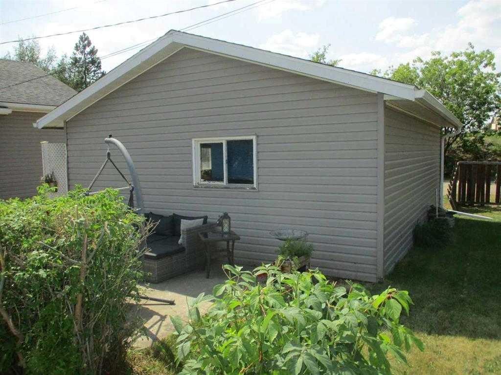 200 6Th Avenue Se, Manning, AB - Outdoor With Exterior