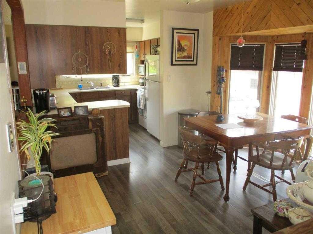200 6Th Avenue Se, Manning, AB - Indoor Photo Showing Dining Room