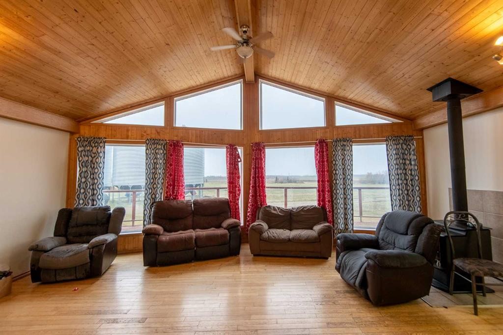 109419 Rge Rd 160, Rural Mackenzie County, AB - Indoor Photo Showing Living Room