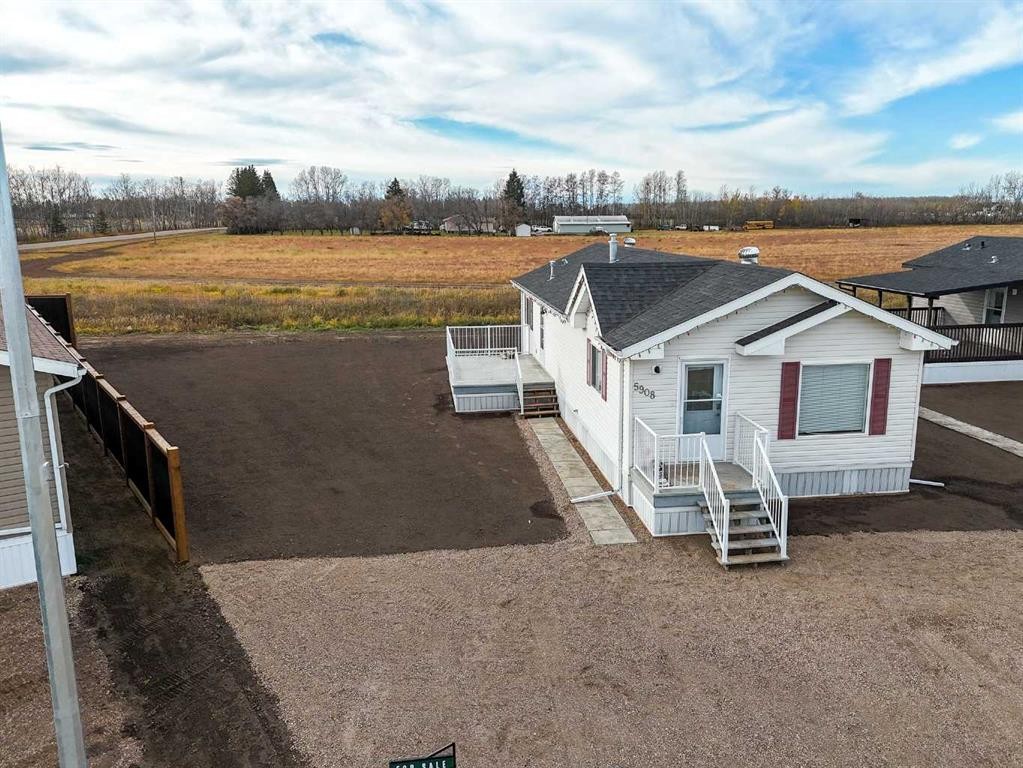 10509 110 Ave, La Crete, AB - Outdoor