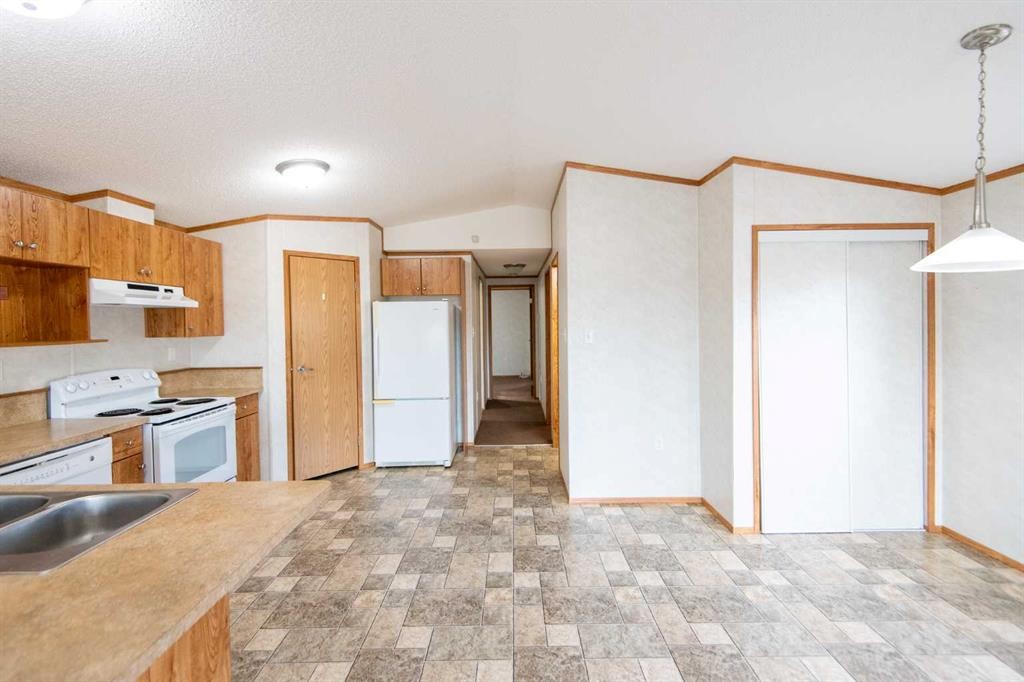 10509 110 Ave, La Crete, AB - Indoor Photo Showing Kitchen With Double Sink