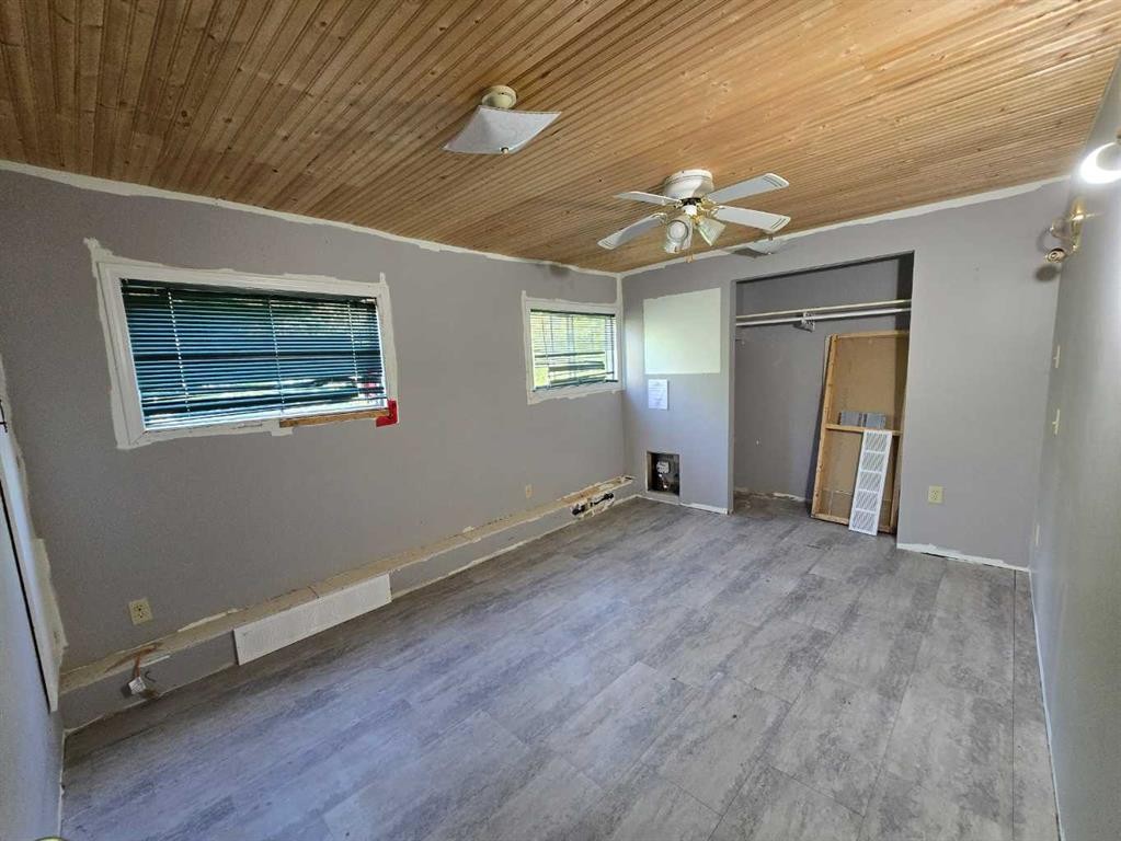 25 Huston Drive, Grimshaw, AB - Indoor Photo Showing Other Room