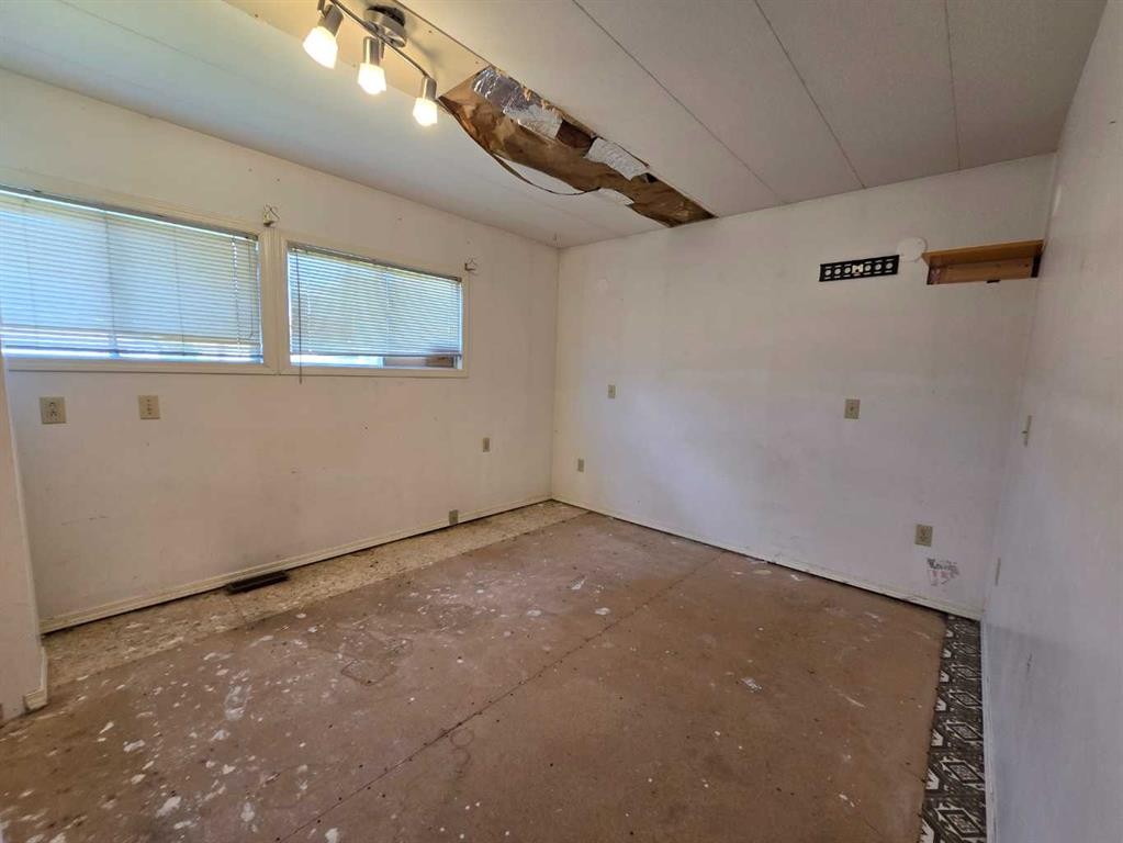 25 Huston Drive, Grimshaw, AB - Indoor