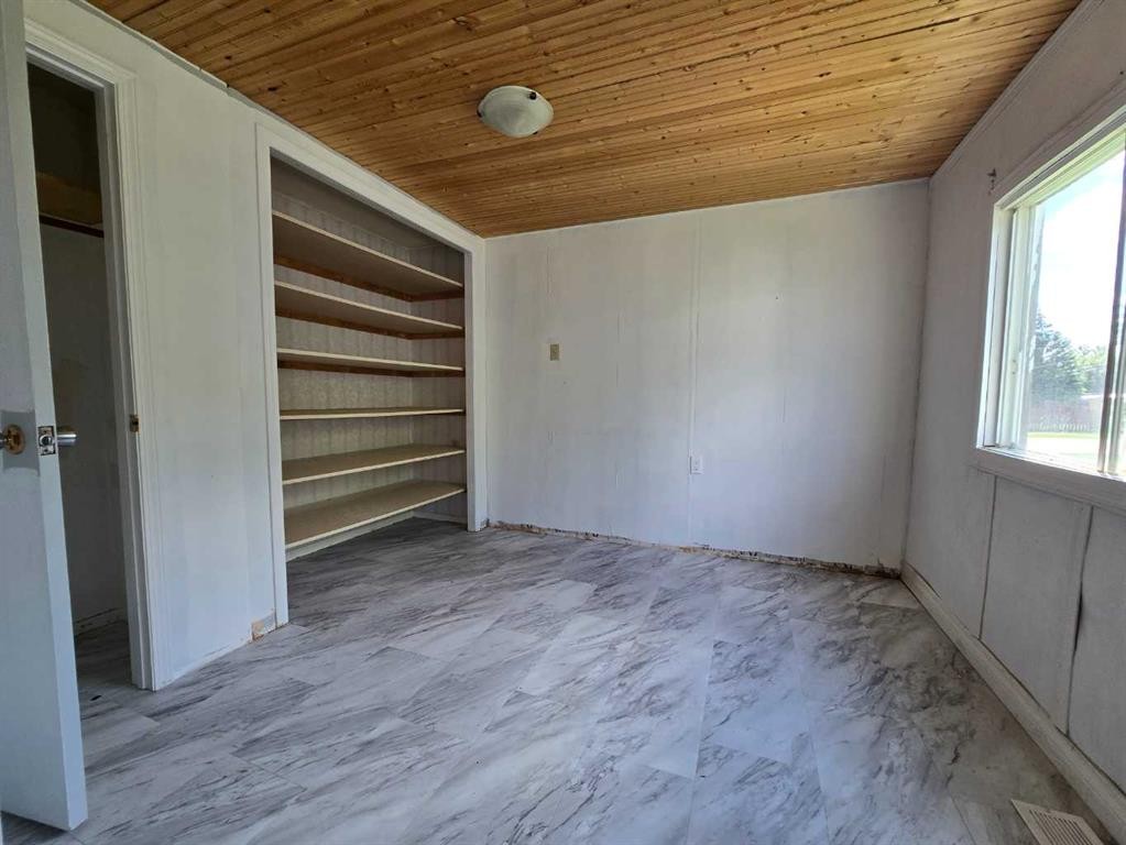 25 Huston Drive, Grimshaw, AB - Indoor Photo Showing Other Room