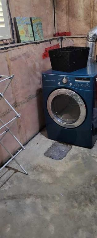 720054 B Range Road 53, Grande Prairie, AB - Indoor Photo Showing Laundry Room