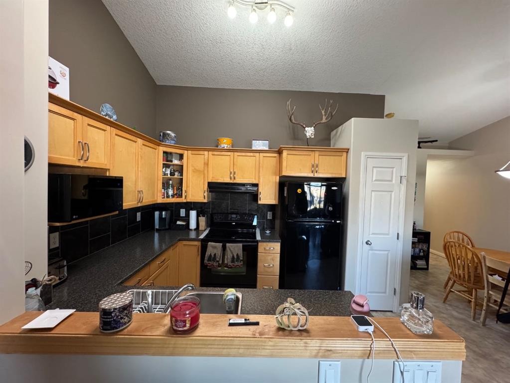 12026 102A Street, Grande Prairie, AB - Indoor Photo Showing Kitchen