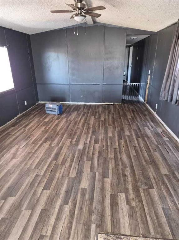 10107 99 Avenue, Bezanson, AB - Indoor Photo Showing Other Room