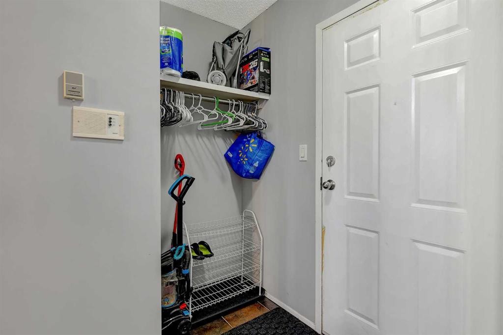 1209-7201 Poplar Drive, Grande Prairie, AB - Indoor Photo Showing Other Room