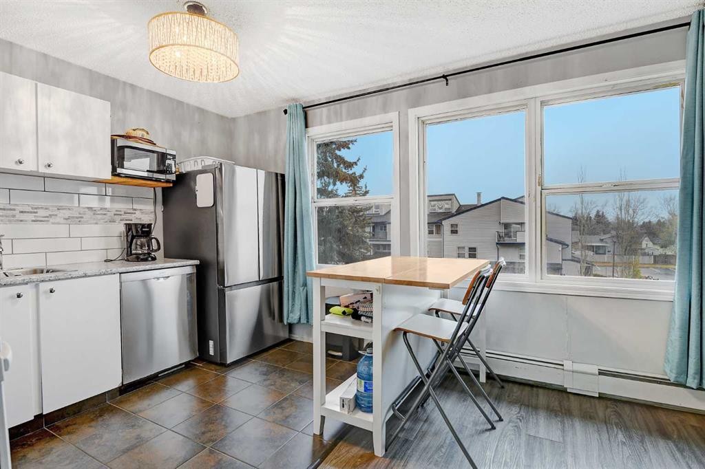 1209-7201 Poplar Drive, Grande Prairie, AB - Indoor Photo Showing Kitchen