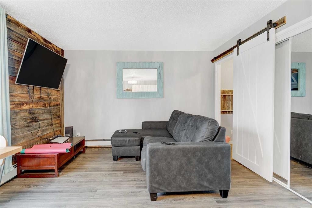 1209-7201 Poplar Drive, Grande Prairie, AB - Indoor Photo Showing Living Room