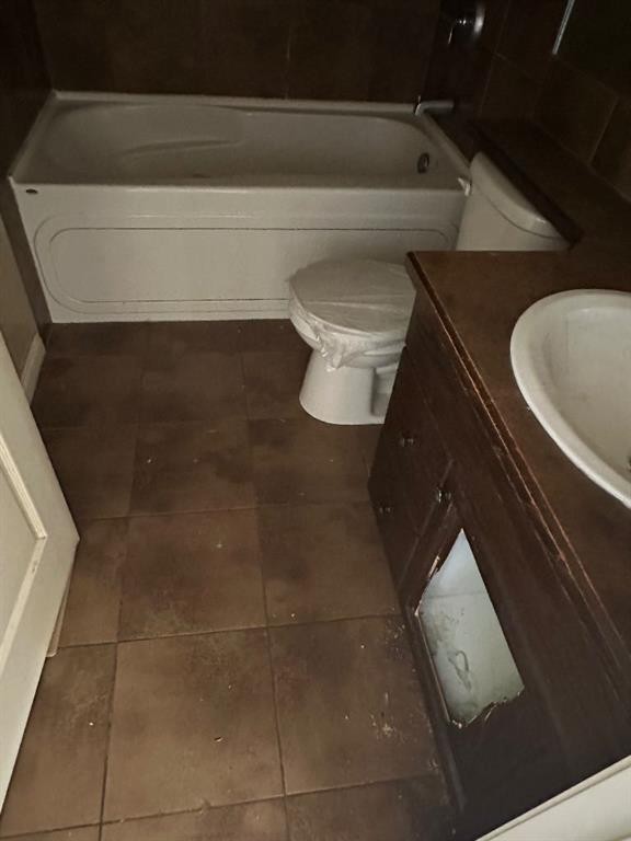 9006 94A Avenue, Grande Prairie, AB - Indoor Photo Showing Bathroom