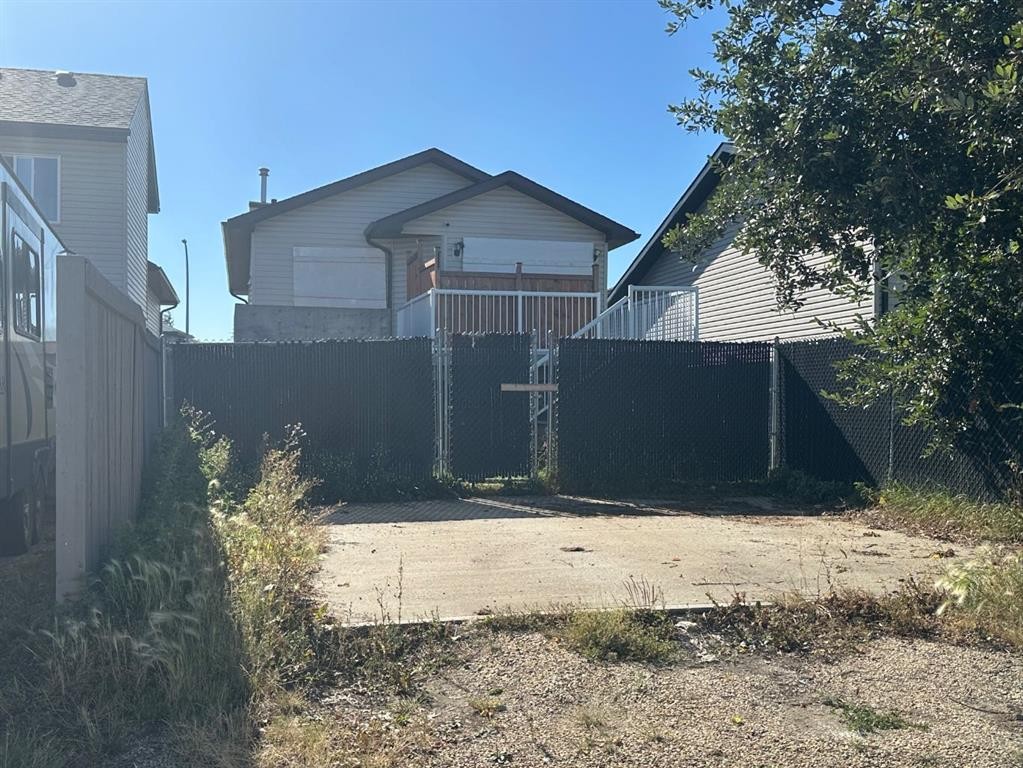 9006 94A Avenue, Grande Prairie, AB - Outdoor