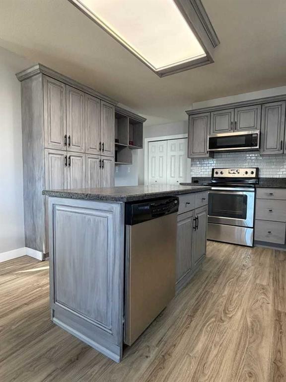 829 Cherry Street, Beaverlodge, AB - Indoor Photo Showing Kitchen
