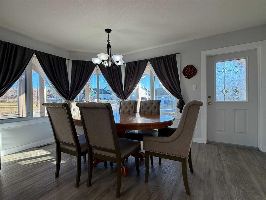 829 Cherry Street, Beaverlodge, AB - Indoor Photo Showing Dining Room