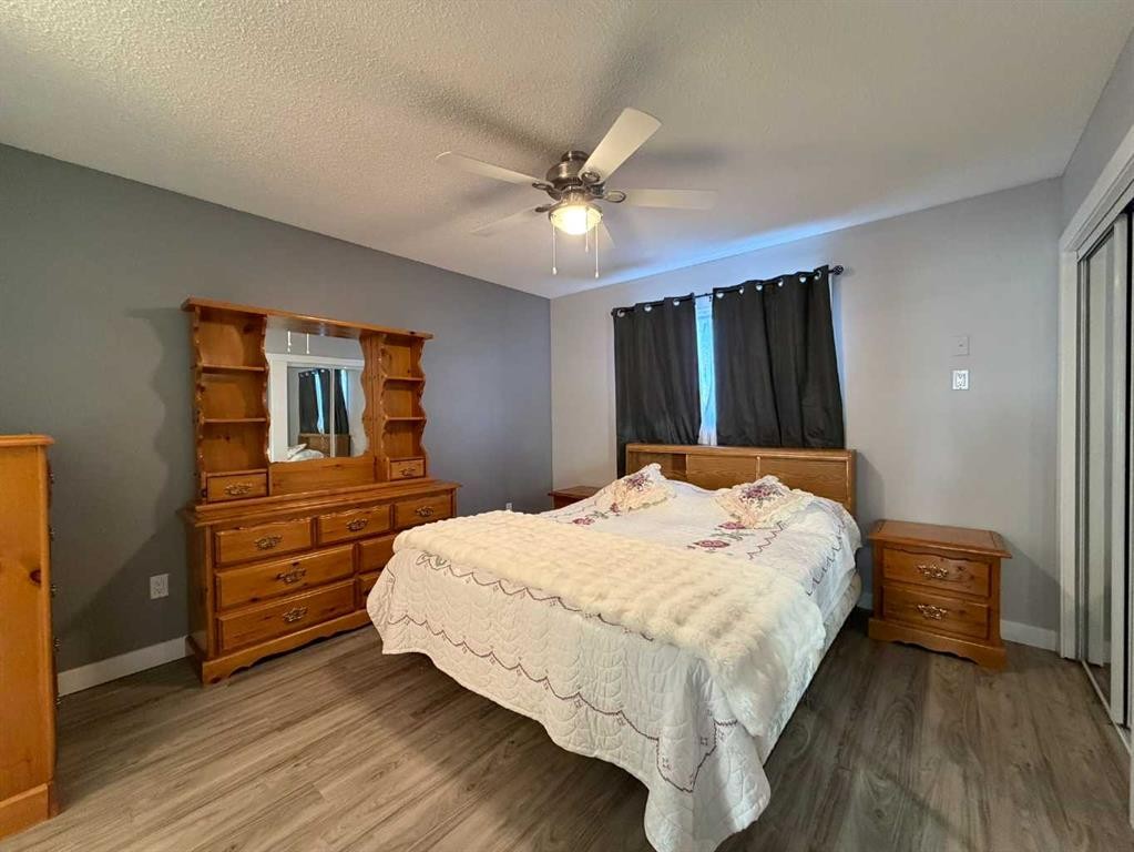 829 Cherry Street, Beaverlodge, AB - Indoor Photo Showing Bedroom