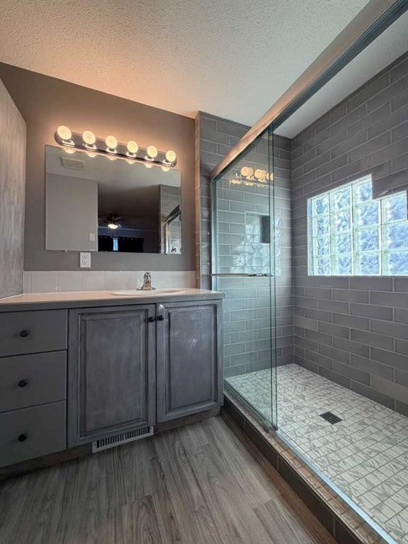 829 Cherry Street, Beaverlodge, AB - Indoor Photo Showing Bathroom