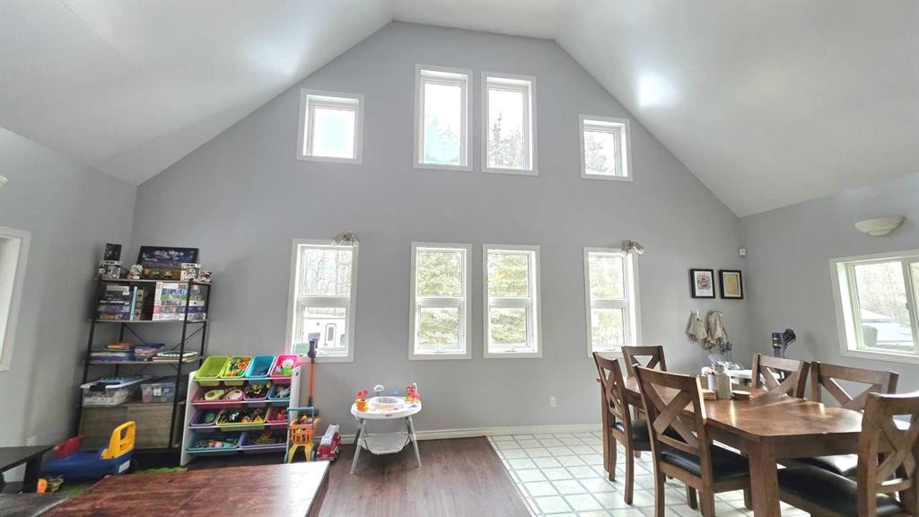 745055 Range Road 53 Unit #8, Rural Grande Prairie No. 1, County Of, AB - Indoor Photo Showing Dining Room
