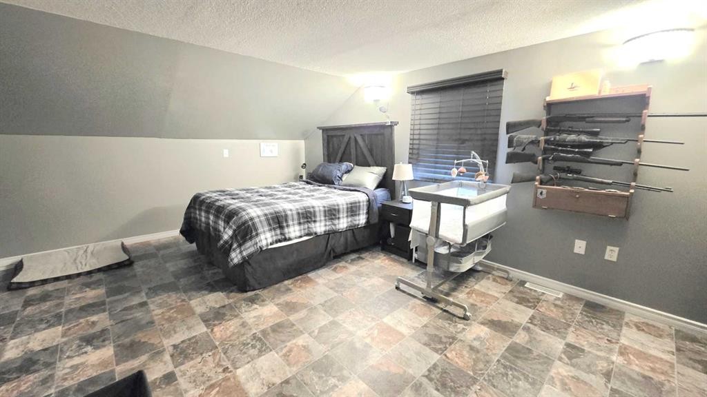 745055 Range Road 53 Unit #8, Rural Grande Prairie No. 1, County Of, AB - Indoor Photo Showing Bedroom