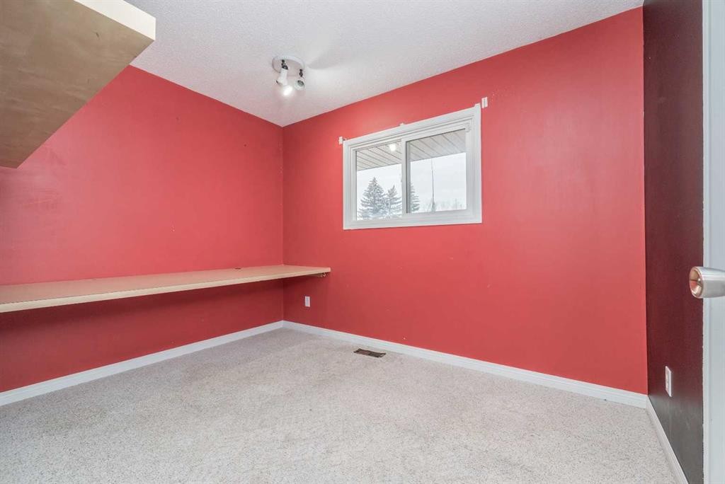 9851 80 Avenue, Grande Prairie, AB - Indoor Photo Showing Other Room