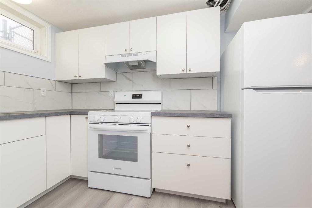 9851 80 Avenue, Grande Prairie, AB - Indoor Photo Showing Kitchen