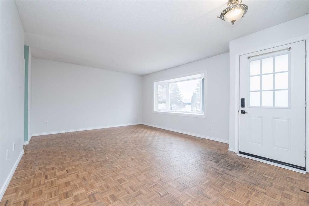 9851 80 Avenue, Grande Prairie, AB - Indoor Photo Showing Other Room