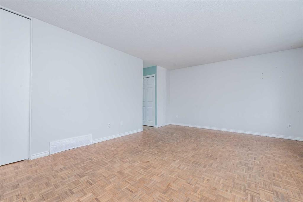 9851 80 Avenue, Grande Prairie, AB - Indoor Photo Showing Other Room