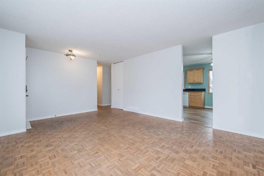 9851 80 Avenue, Grande Prairie, AB - Indoor Photo Showing Other Room