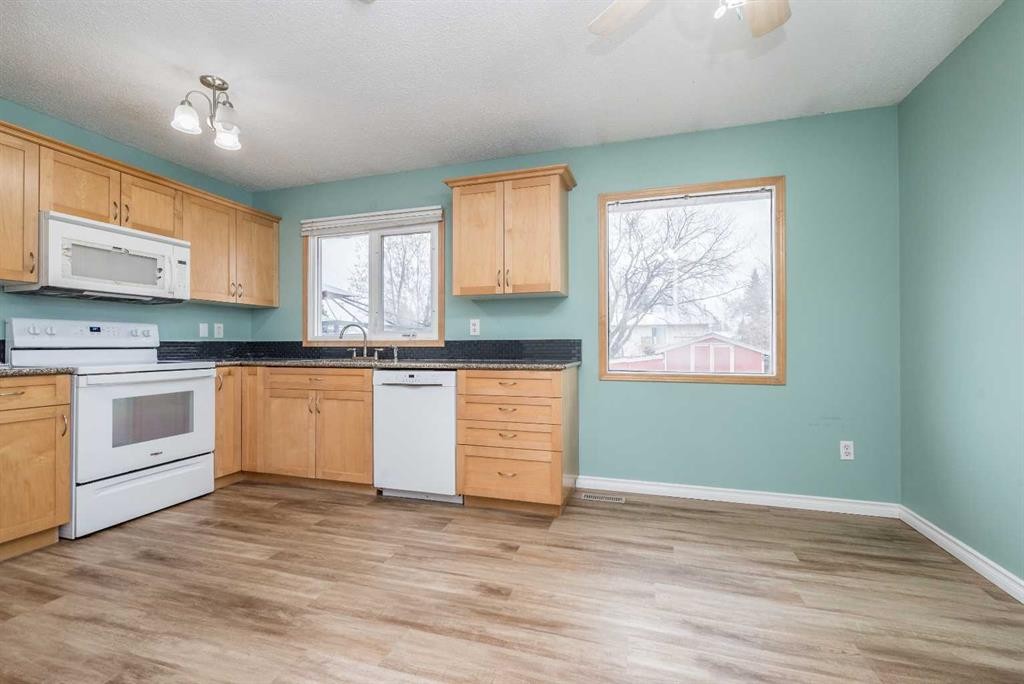 9851 80 Avenue, Grande Prairie, AB - Indoor Photo Showing Kitchen