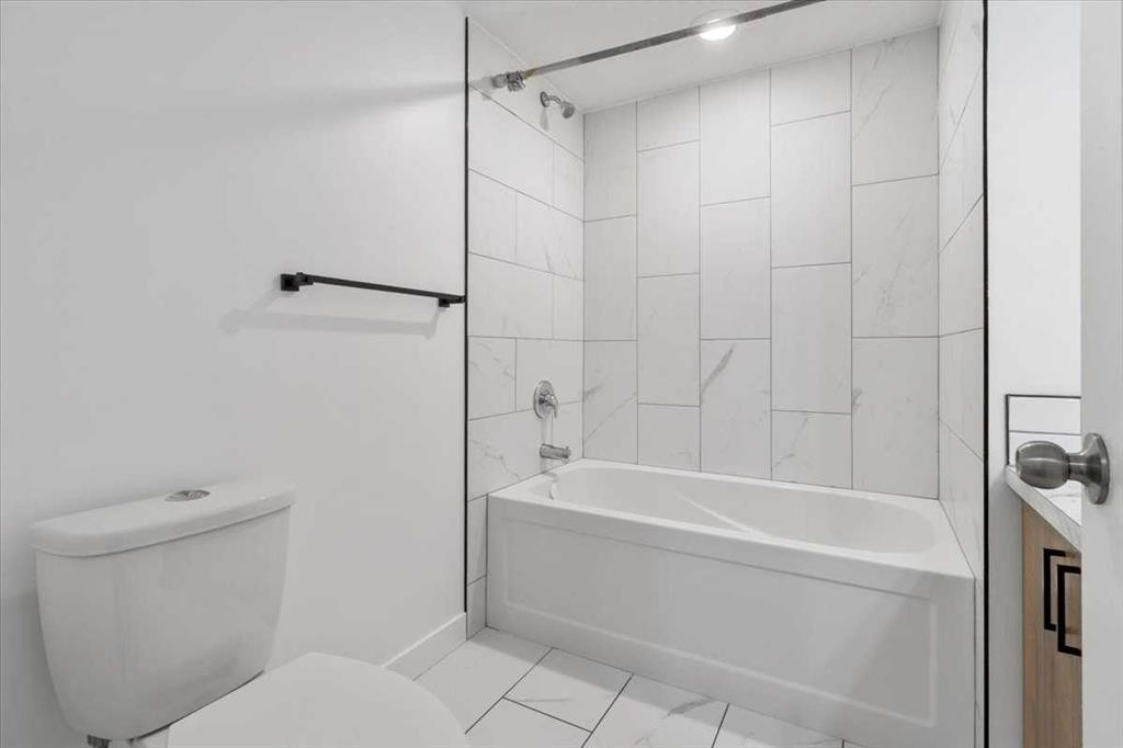 6906 97 Street, Grande Prairie, AB - Indoor Photo Showing Bathroom