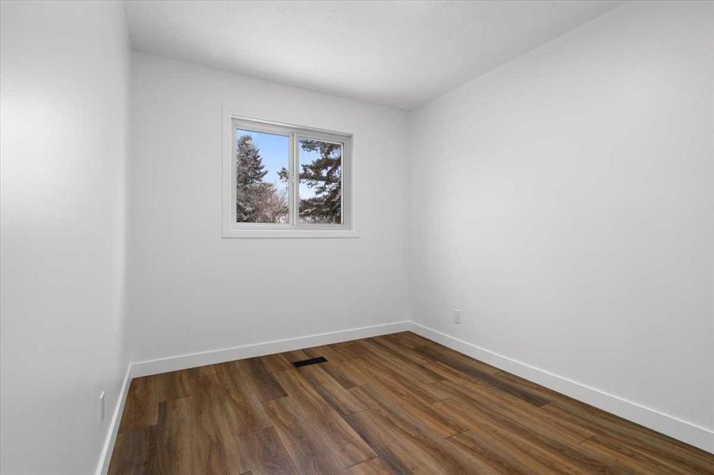 6906 97 Street, Grande Prairie, AB - Indoor Photo Showing Other Room