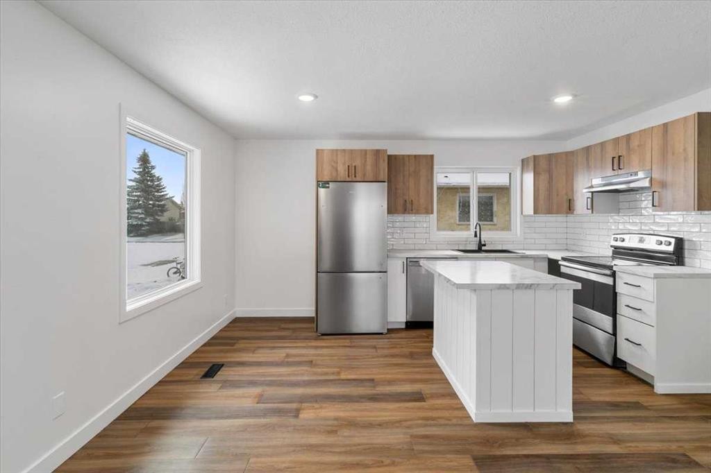 6906 97 Street, Grande Prairie, AB - Indoor Photo Showing Kitchen