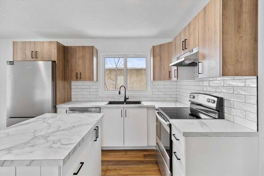 6906 97 Street, Grande Prairie, AB - Indoor Photo Showing Kitchen With Upgraded Kitchen