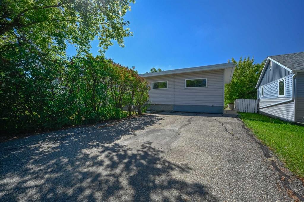 9513 105 Avenue, Grande Prairie, AB - Outdoor