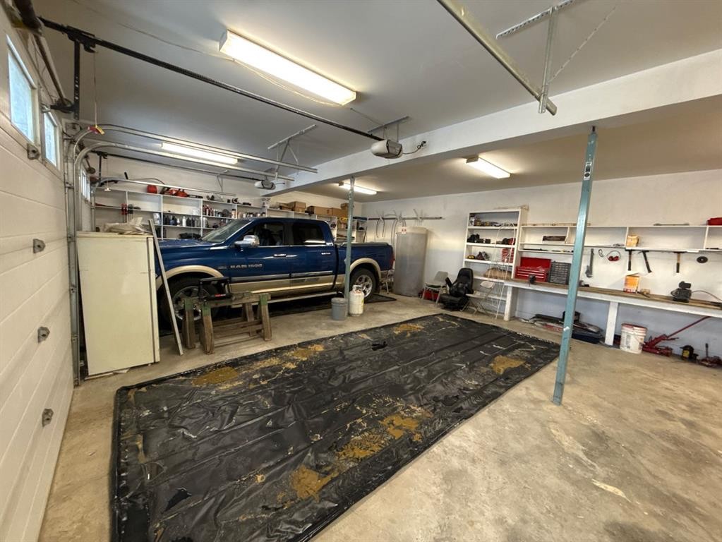 235044 821A Township, Rural Peace No. 135, M.D. Of, AB - Indoor Photo Showing Garage