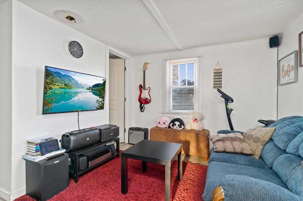 10121-109 Ave Street North, Grande Prairie, AB - Indoor Photo Showing Living Room