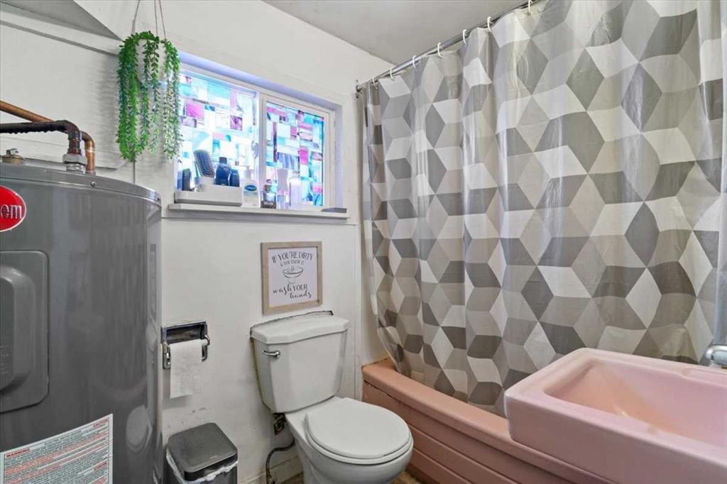 10121-109 Ave Street North, Grande Prairie, AB - Indoor Photo Showing Bathroom