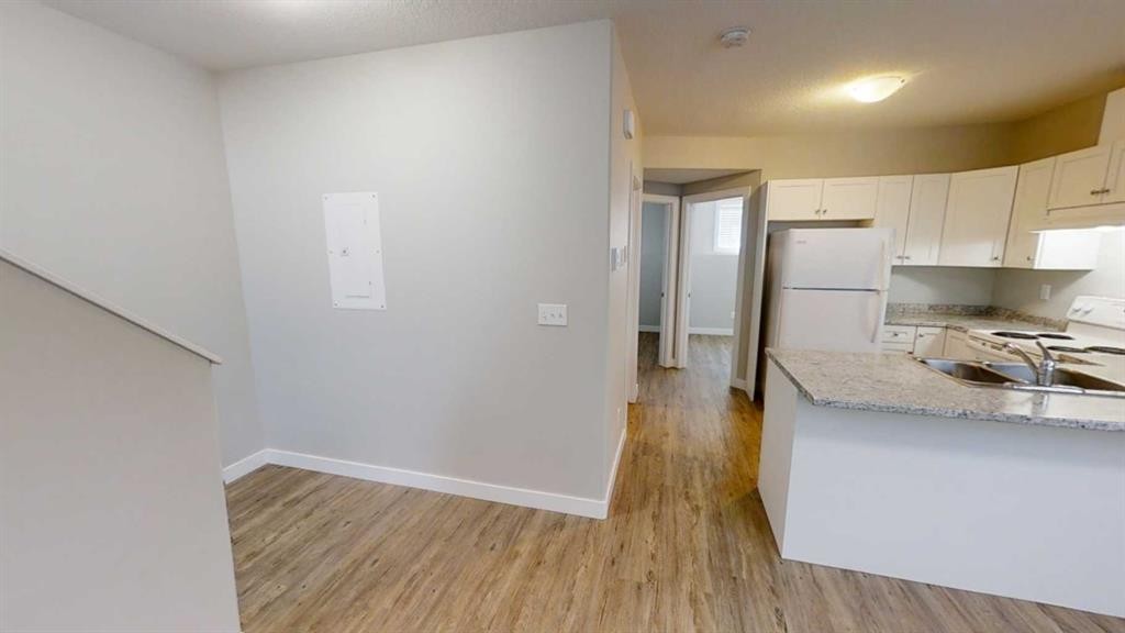 9503 112 Avenue, Clairmont, AB - Indoor Photo Showing Kitchen