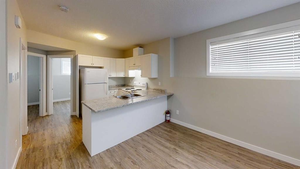 9503 112 Avenue, Clairmont, AB - Indoor Photo Showing Kitchen