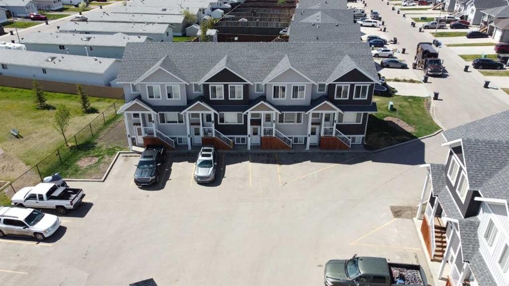 9503 112 Avenue, Clairmont, AB - With Facade