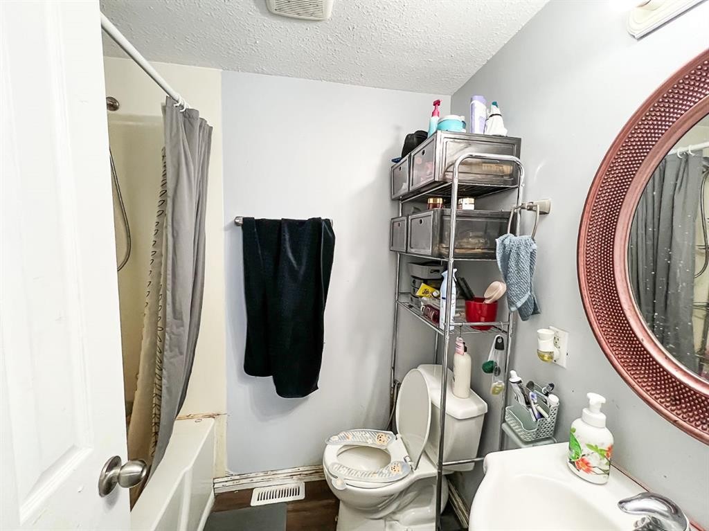 4919 1 Street, Donnelly, AB - Indoor Photo Showing Bathroom