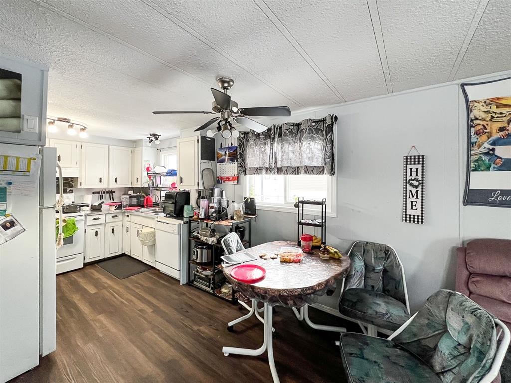 4919 1 Street, Donnelly, AB - Indoor