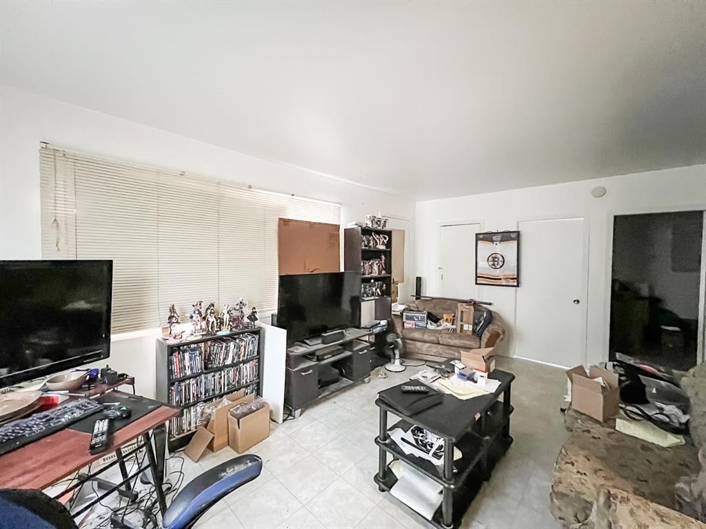 4824 3 Street, Donnelly, AB - Indoor Photo Showing Living Room