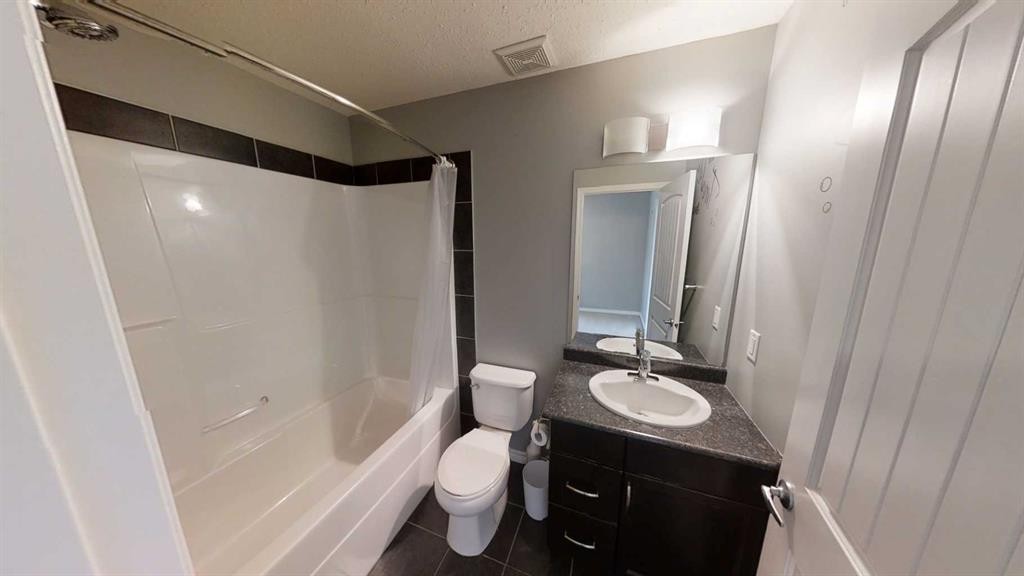 129-9105 91 Street, Grande Prairie, AB - Indoor Photo Showing Bathroom