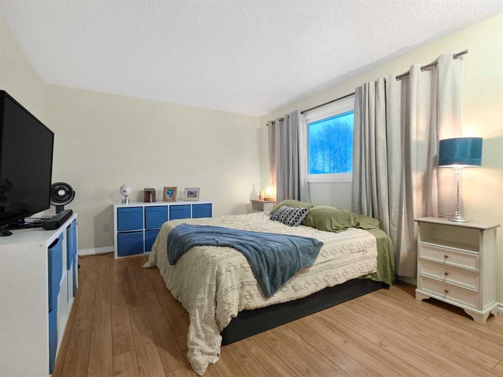 47 97 Avenue, Grande Cache, AB - Indoor Photo Showing Bedroom