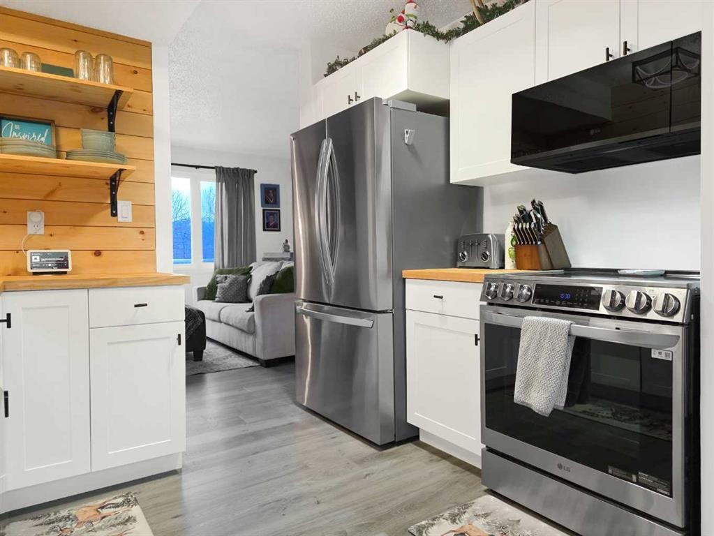 47 97 Avenue, Grande Cache, AB - Indoor Photo Showing Kitchen