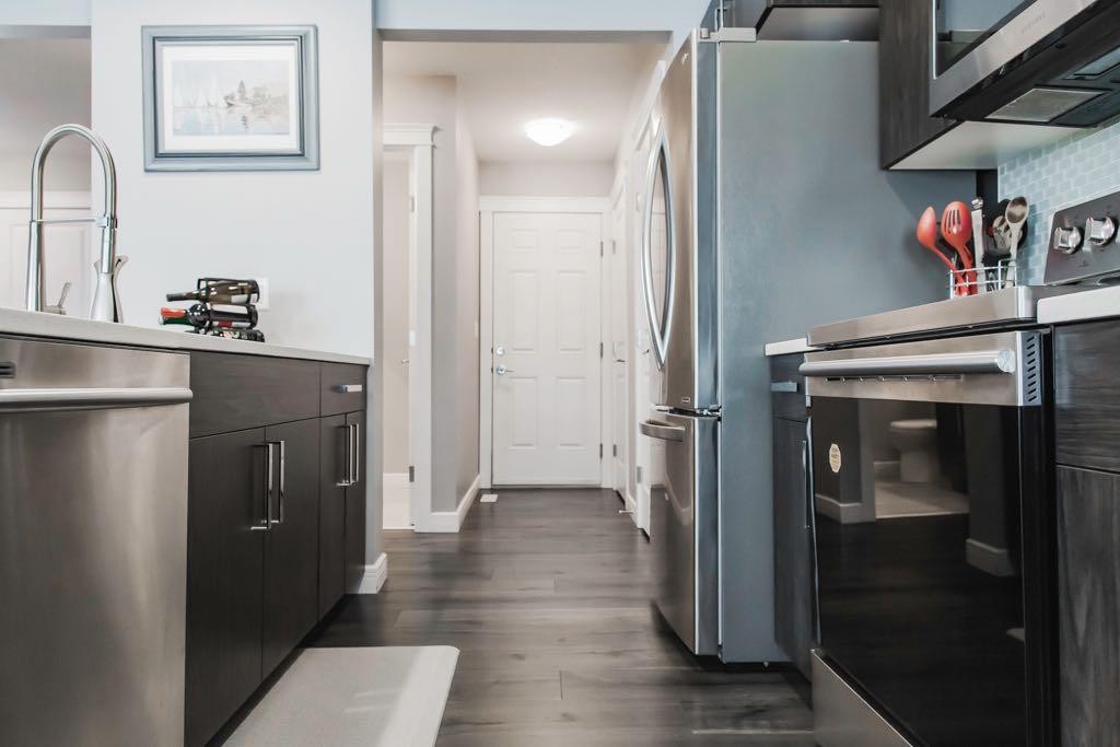 8070 91 Street, Grande Prairie, AB - Indoor Photo Showing Kitchen