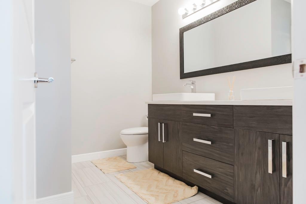 8070 91 Street, Grande Prairie, AB - Indoor Photo Showing Bathroom