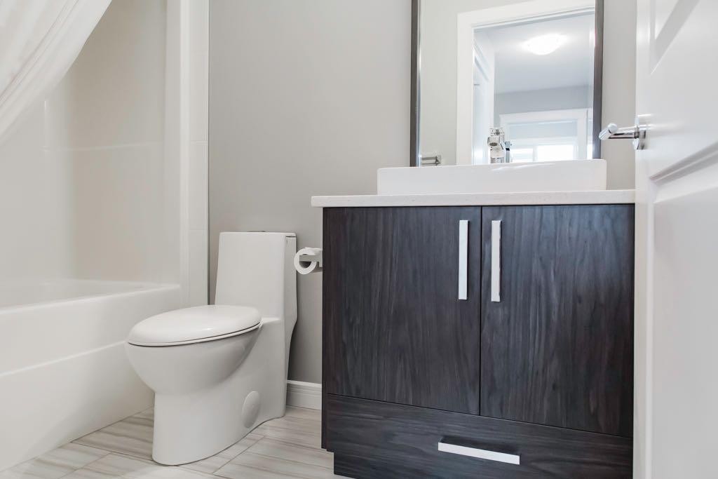 8070 91 Street, Grande Prairie, AB - Indoor Photo Showing Bathroom
