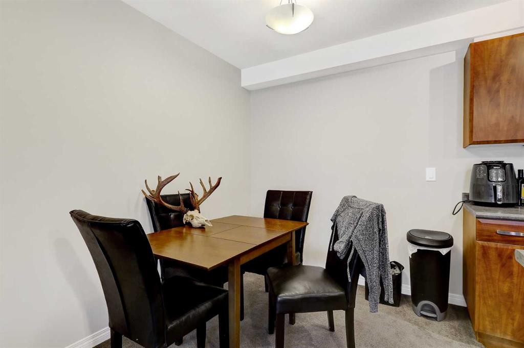 206-9120 96 Avenue, Grande Prairie, AB - Indoor Photo Showing Dining Room