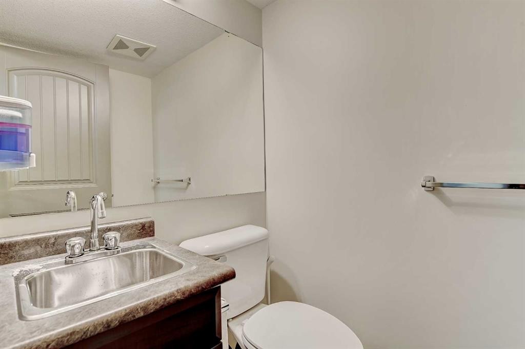 206-9120 96 Avenue, Grande Prairie, AB - Indoor Photo Showing Bathroom